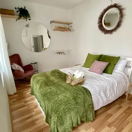 Stay In Aux: Central 2-Room Apartment with 24/7 Check-In Augsburg Exterior photo